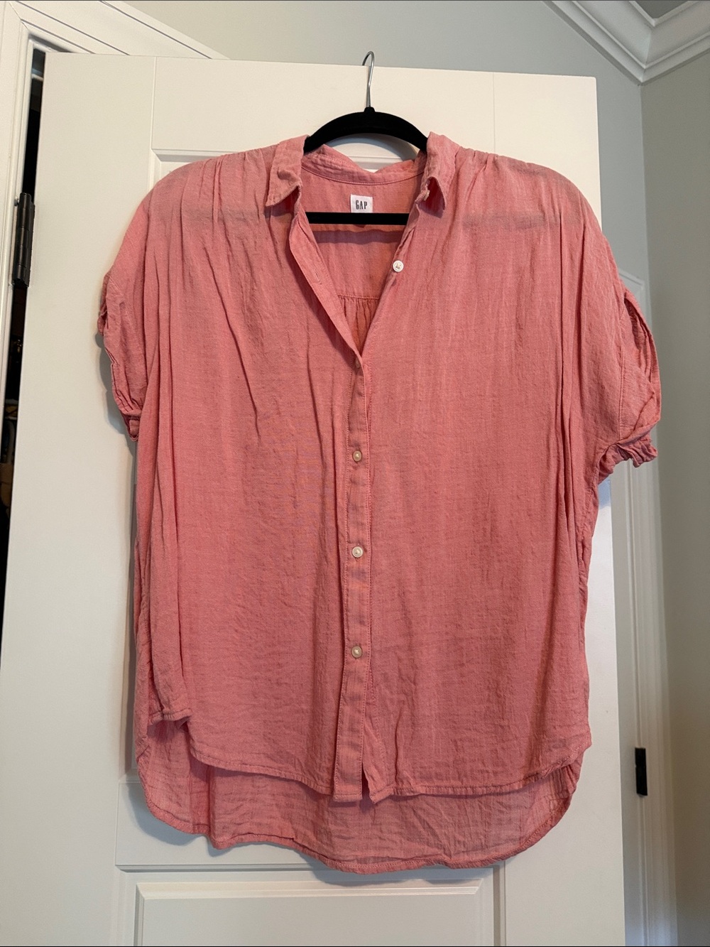 GAP Dusty Rose Short-Sleeve Button-Front Shirt